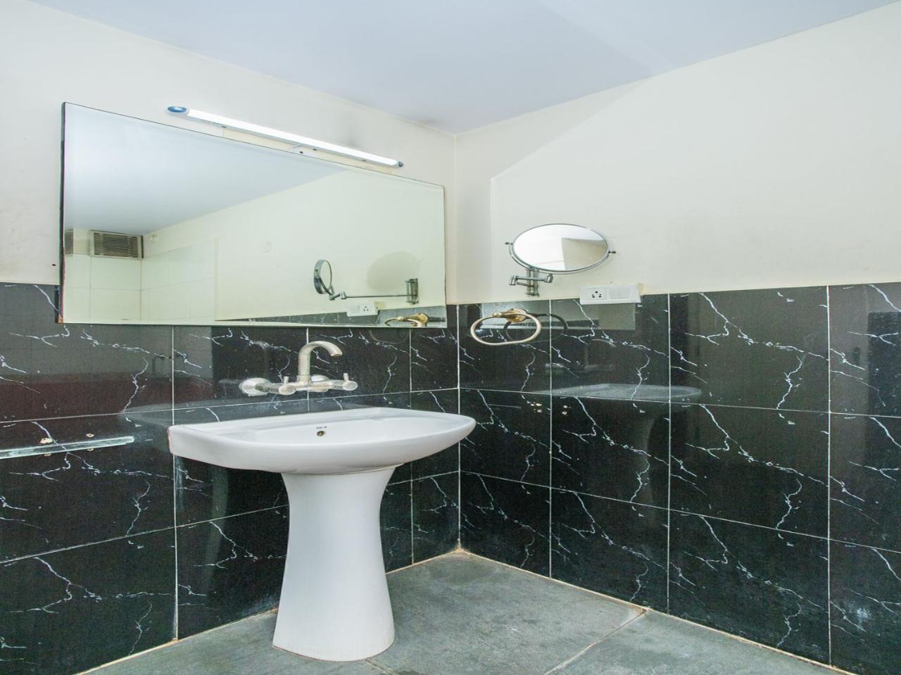 Oyo 18762 Vaishnavi Residency Otel Bangalore Dış mekan fotoğraf